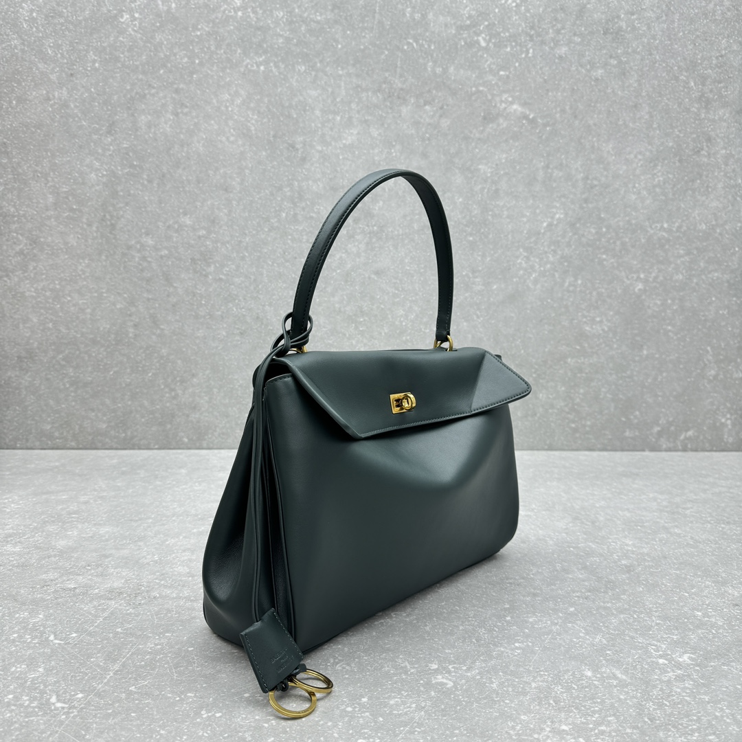 Bagsaaa Ba1en*iaga Rodeo Medium Handbag in Pine Green - 35x23x11 cm