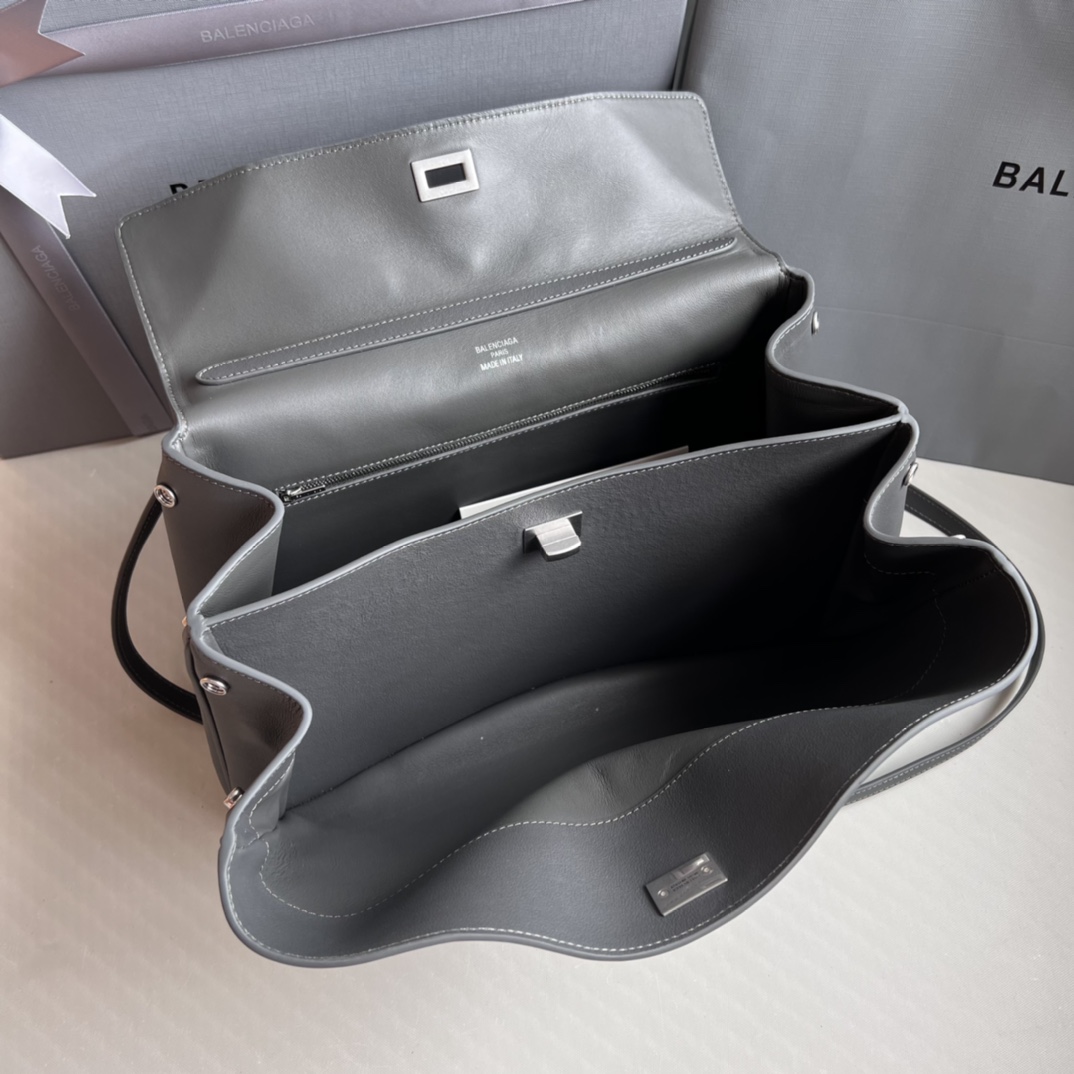Bagsaaa Ba1en*iaga Rodeo Medium Handbag in Gray - 35x23x11 cm