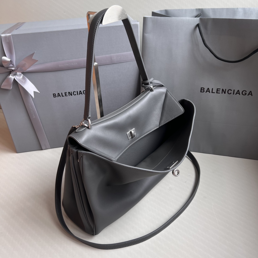 Bagsaaa Ba1en*iaga Rodeo Medium Handbag in Gray - 35x23x11 cm