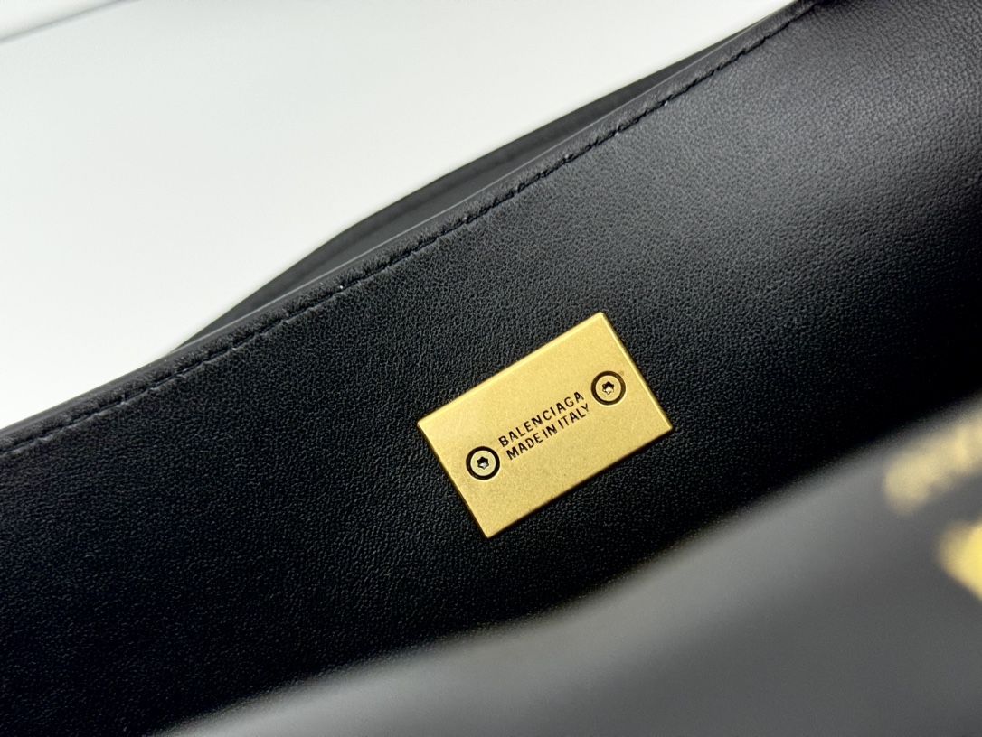 Bagsaaa Ba1en*iaga Rodeo Medium Handbag in Black & Gold - 35x23x11 cm