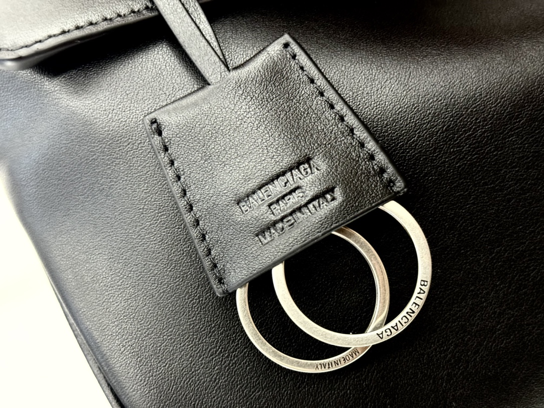 Bagsaaa Ba1en*iaga Rodeo Medium Handbag in Black & Silver - 35x23x11 cm