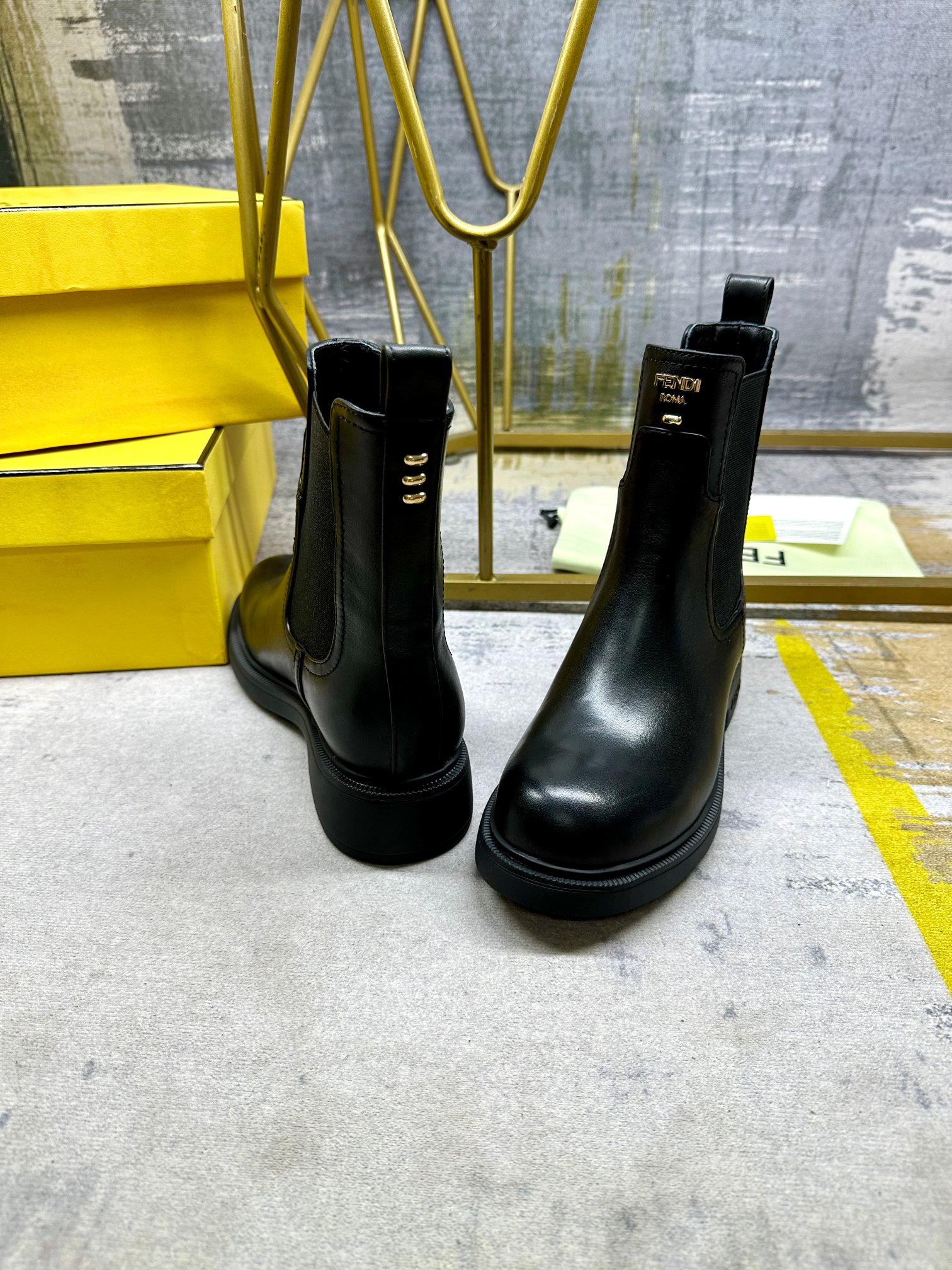 Bagsaaa F**di Filo Black leather biker boots