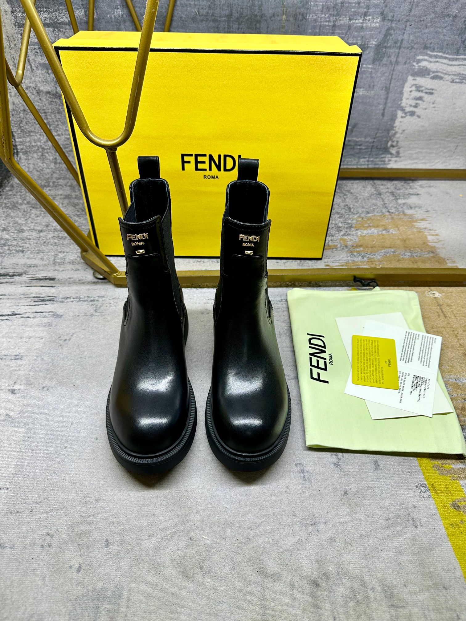 Bagsaaa F**di Filo Black leather biker boots