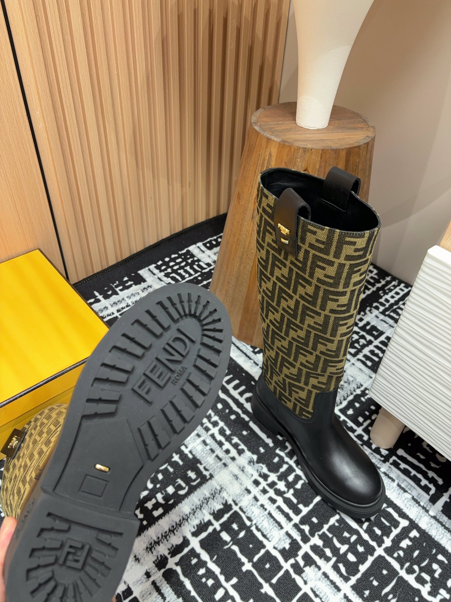 Bagsaaa F**di Filo Black leather and brown FF fabric boots