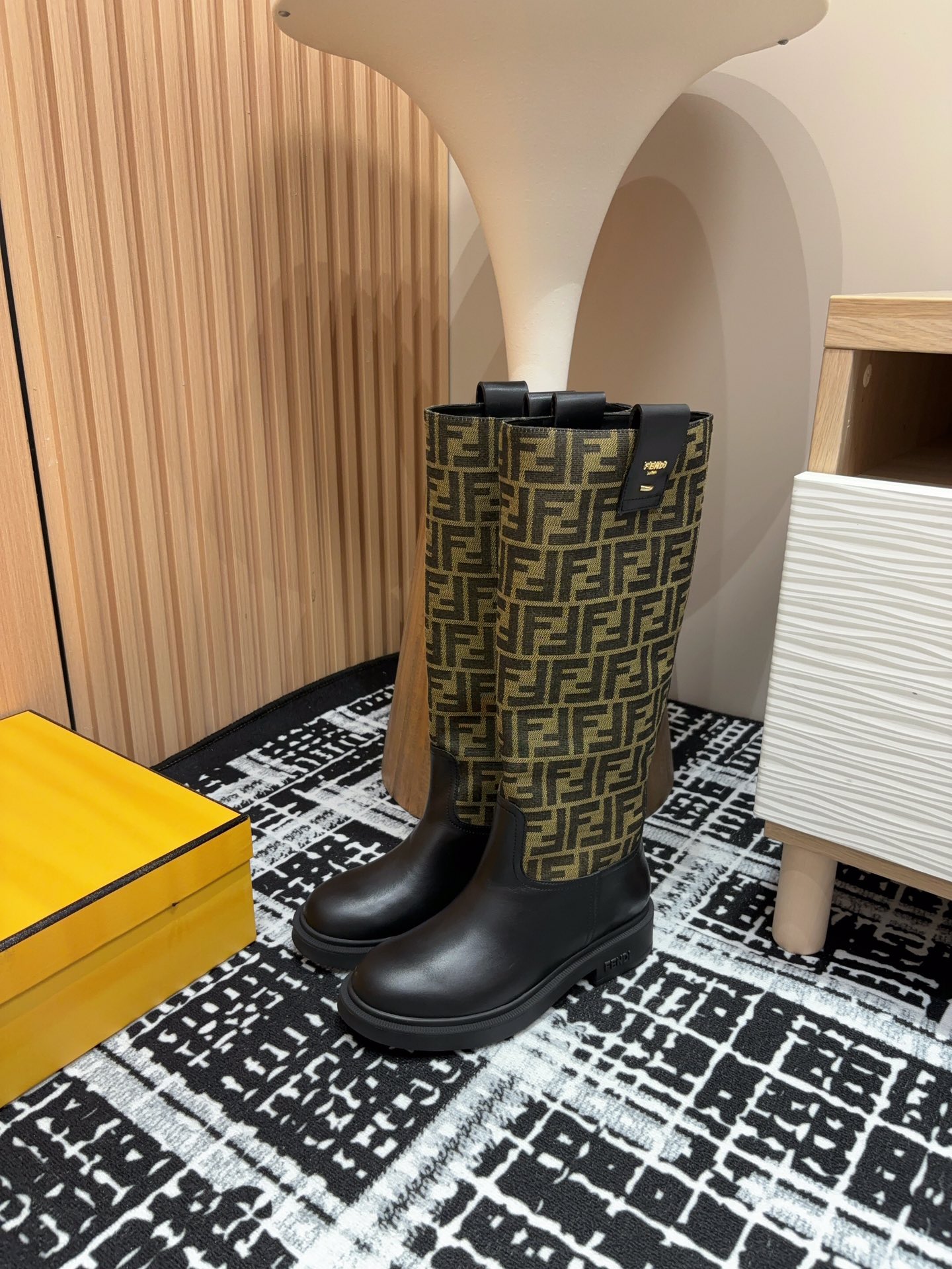 Bagsaaa F**di Filo Black leather and brown FF fabric boots