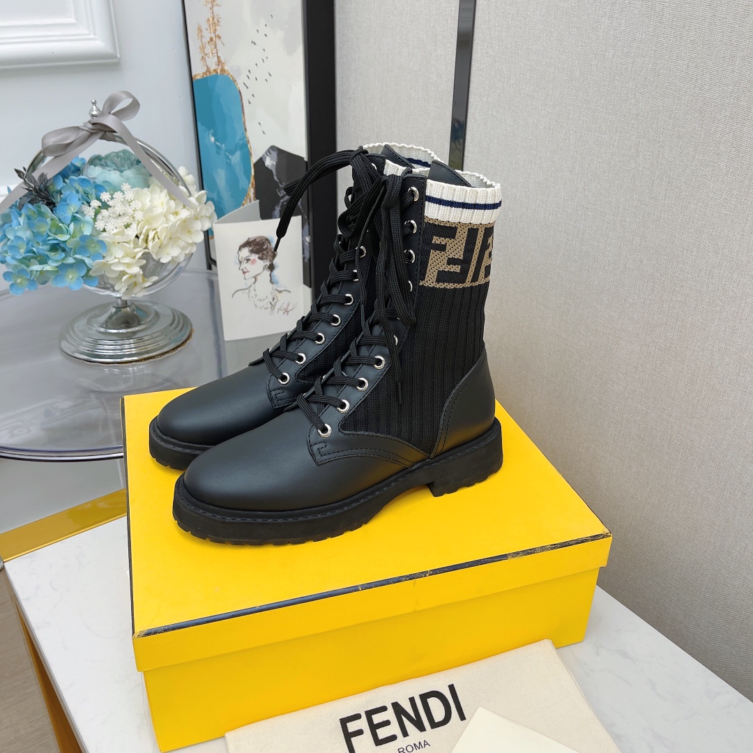 Bagsaaa F**di Rockoko Black leather biker boots with stretch fabric