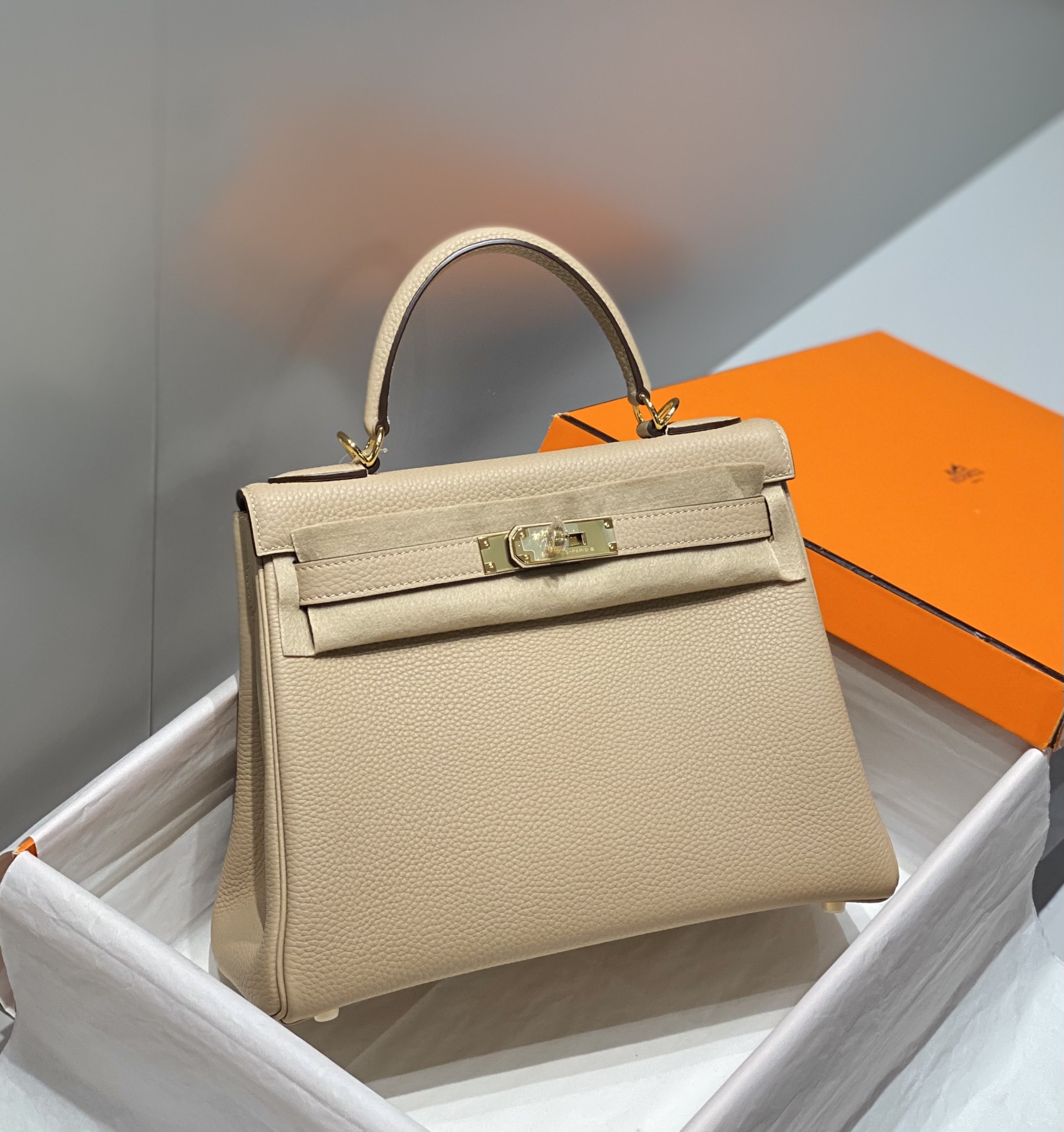 Bagsaaa H**me5 Kelly Beige Togo & Gold Hardware - 28cm