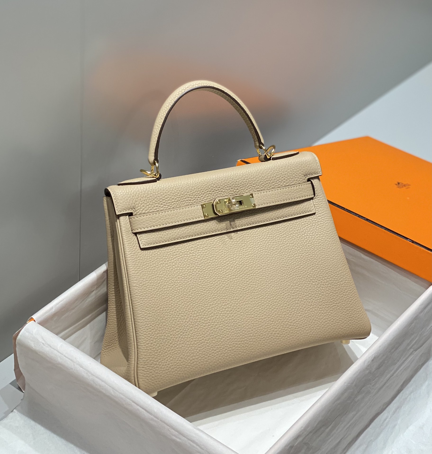 Bagsaaa H**me5 Kelly Beige Togo & Gold Hardware - 28cm