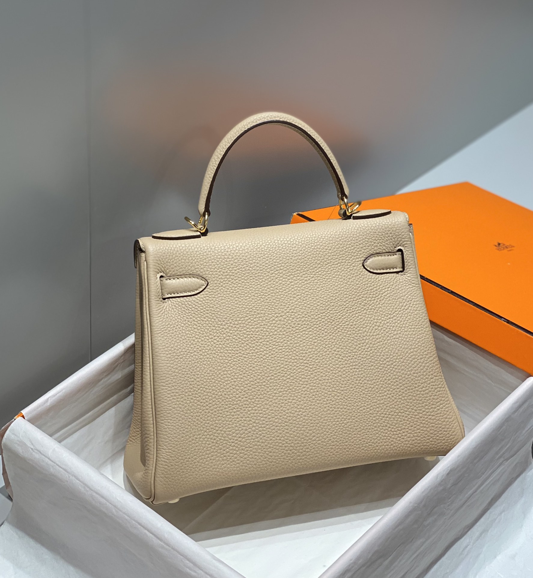 Bagsaaa H**me5 Kelly Beige Togo & Gold Hardware - 28cm