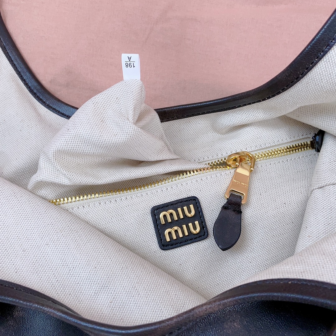 Bagsaaa M1um1u IVY leather bag coffee - 40x35cm