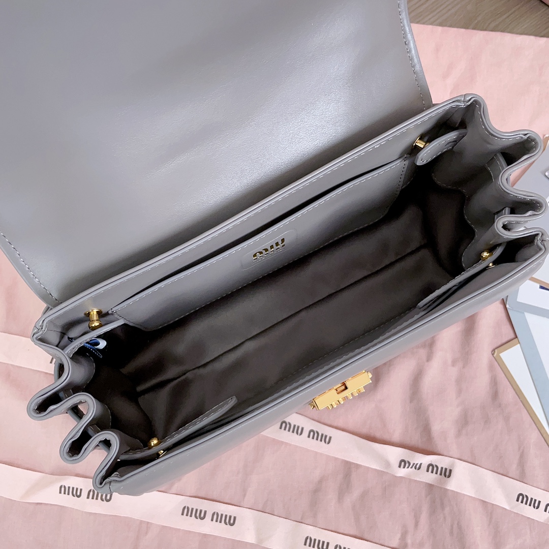 Bagsaaa M1um1u Leather shoulder bag 5BD266 gray - 24x13.5x9 cm