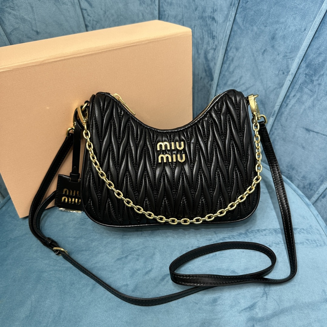 Bagsaaa M1um1u Matelassé nappa leather shoulder bag 5BH211 Black - 20x17x5 cm