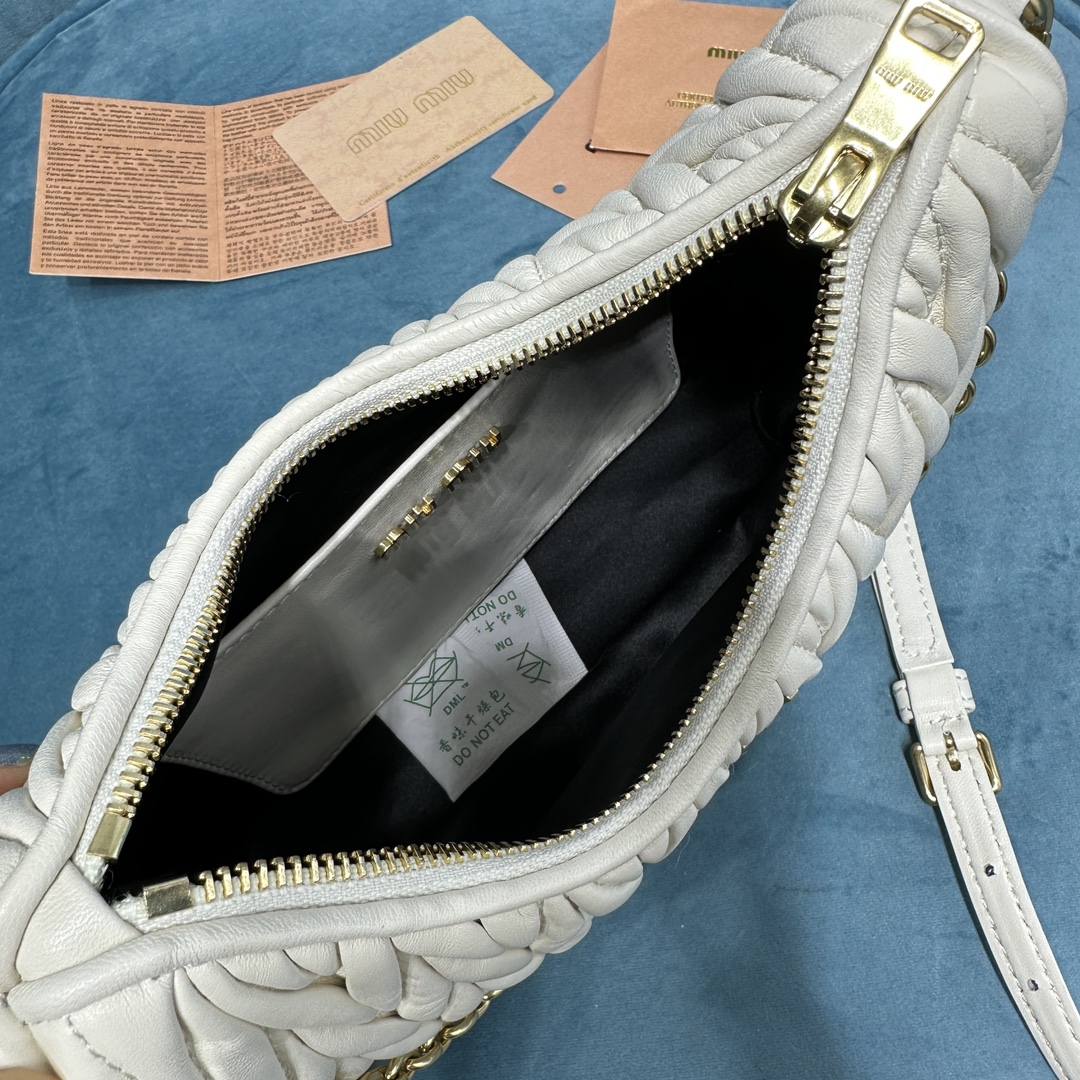 Bagsaaa M1um1u Matelassé nappa leather shoulder bag 5BH211 White - 20x17x5 cm