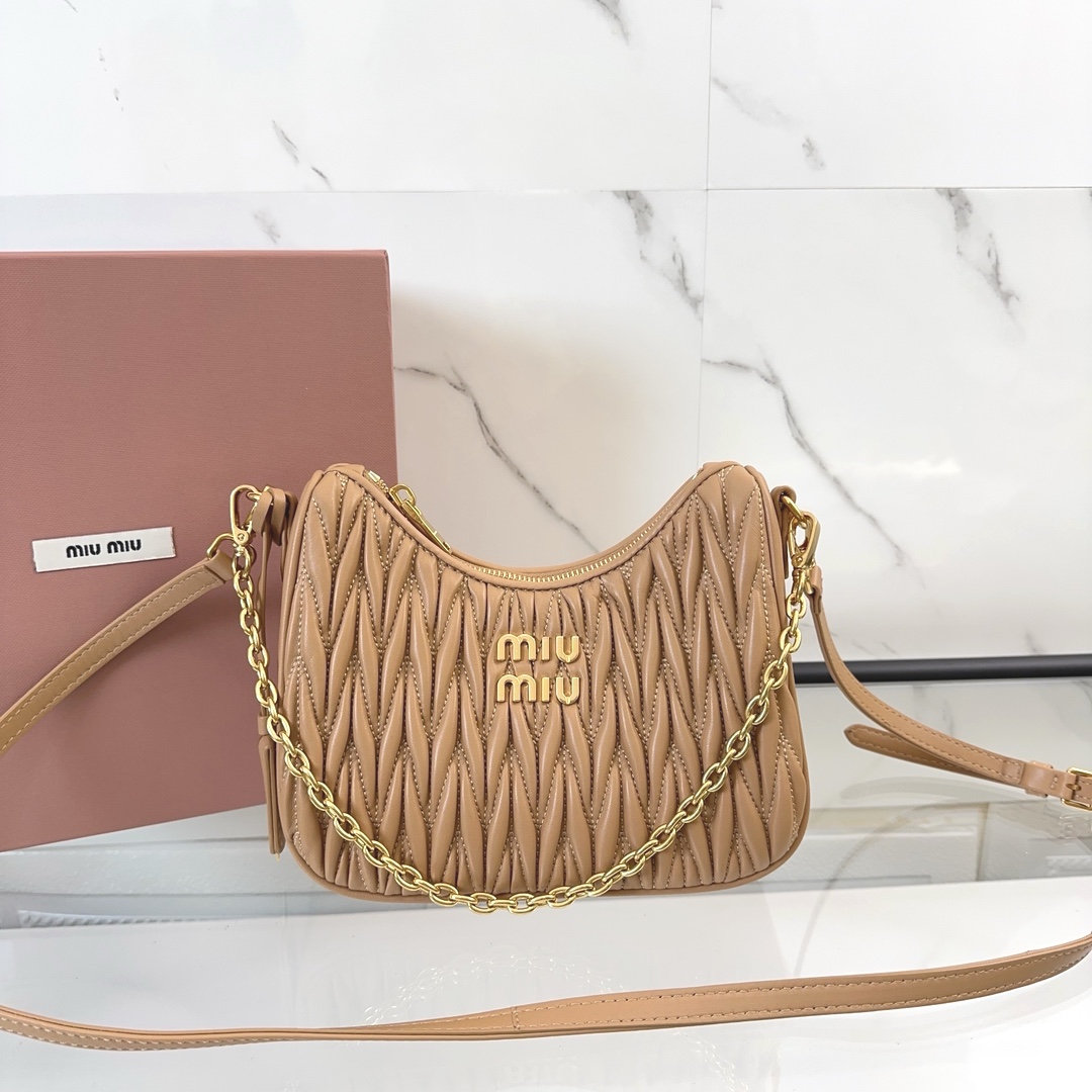 Bagsaaa M1um1u Matelassé nappa leather shoulder bag 5BH211 Beige - 20x17x5 cm