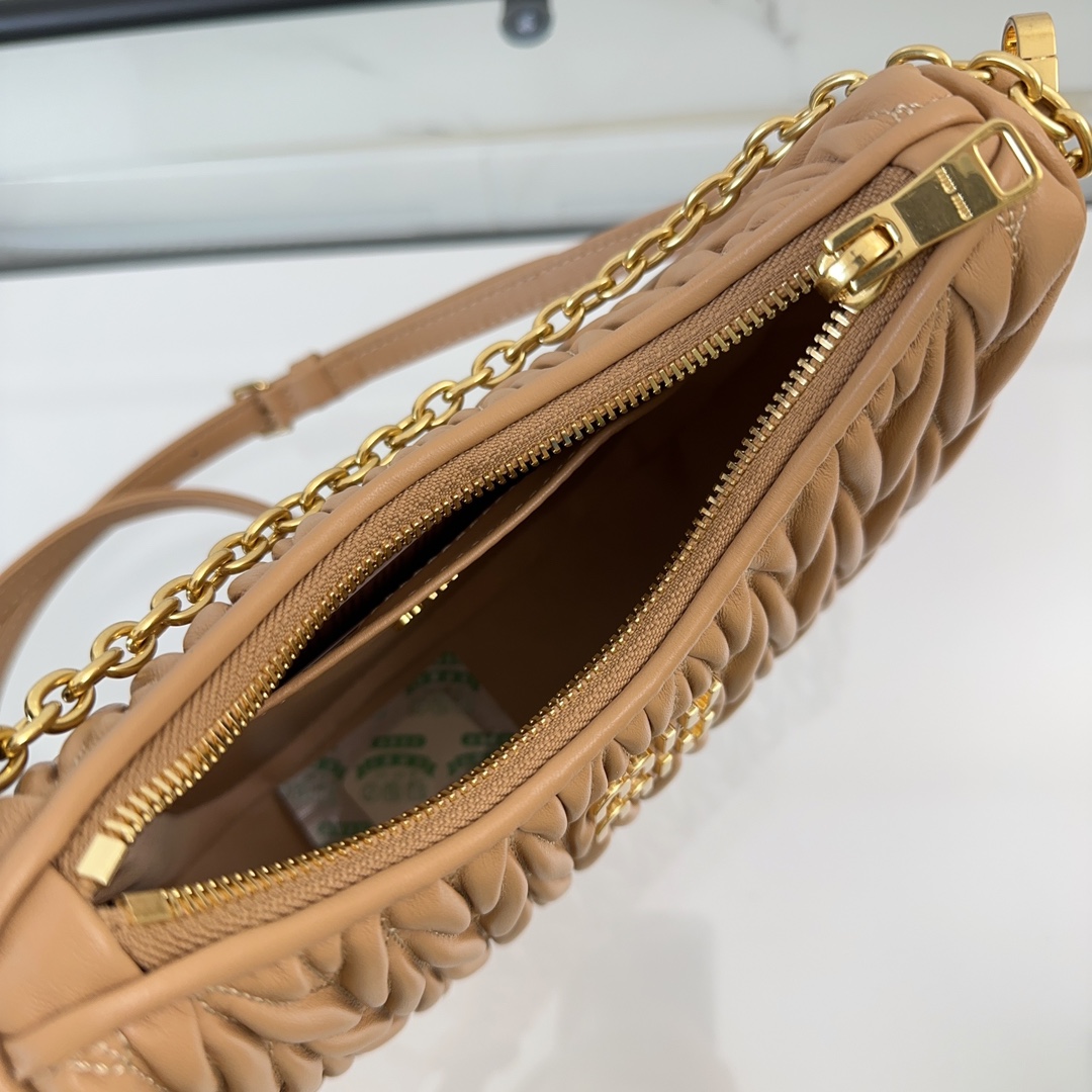 Bagsaaa M1um1u Matelassé nappa leather shoulder bag 5BH211 Beige - 20x17x5 cm