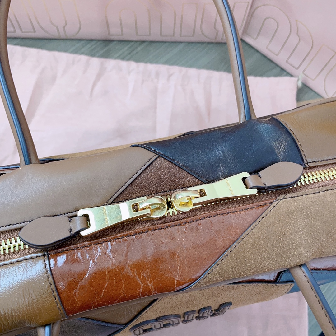 Bagsaaa Miu Miu Leather patchwork Beau bag - 34x23x10 cm