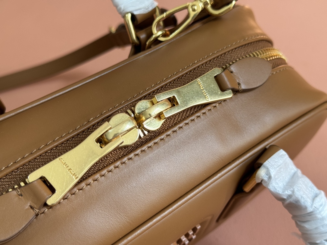 Bagsaaa Miu Miu Arcadie leather bag 5BB142 brown - 22X10.5X7 cm