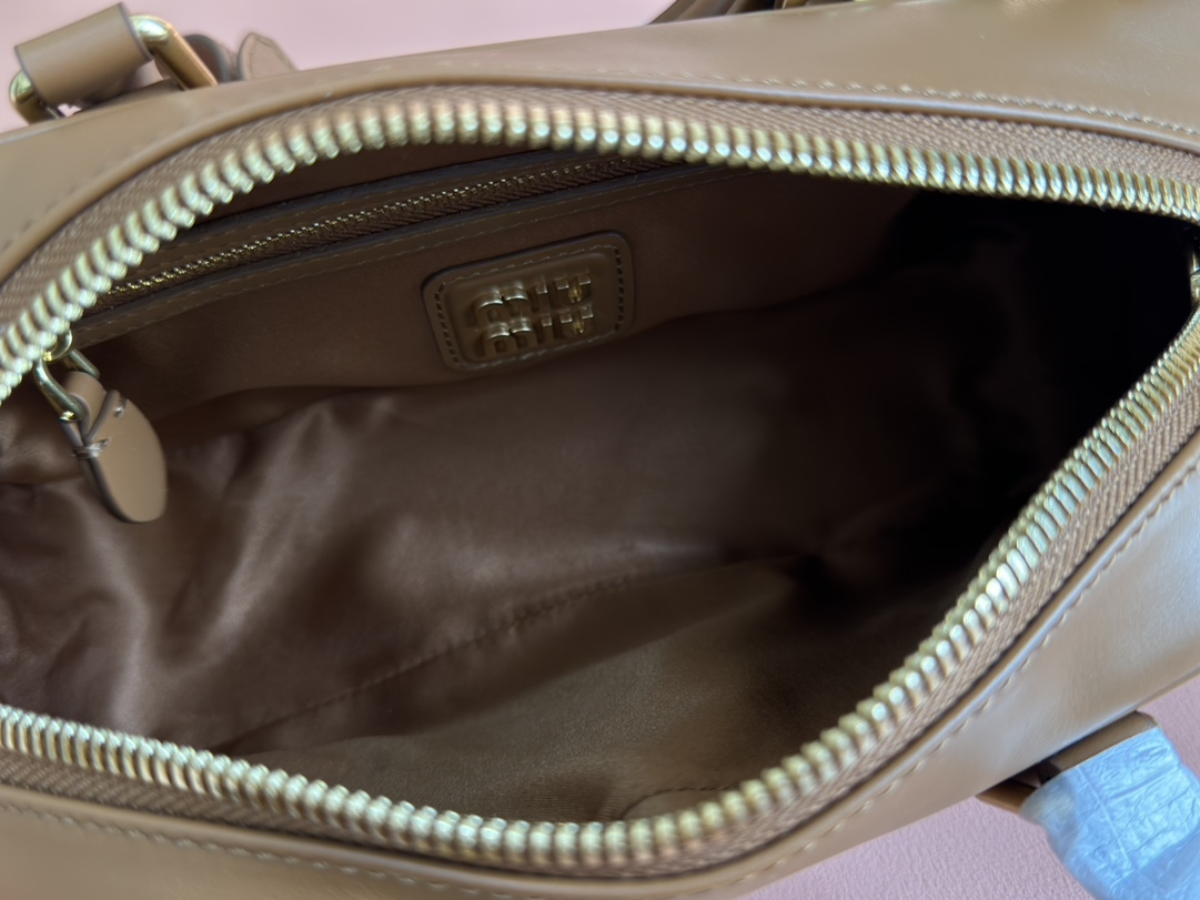 Bagsaaa Miu Miu Arcadie leather bag 5BB142 brown - 22X10.5X7 cm