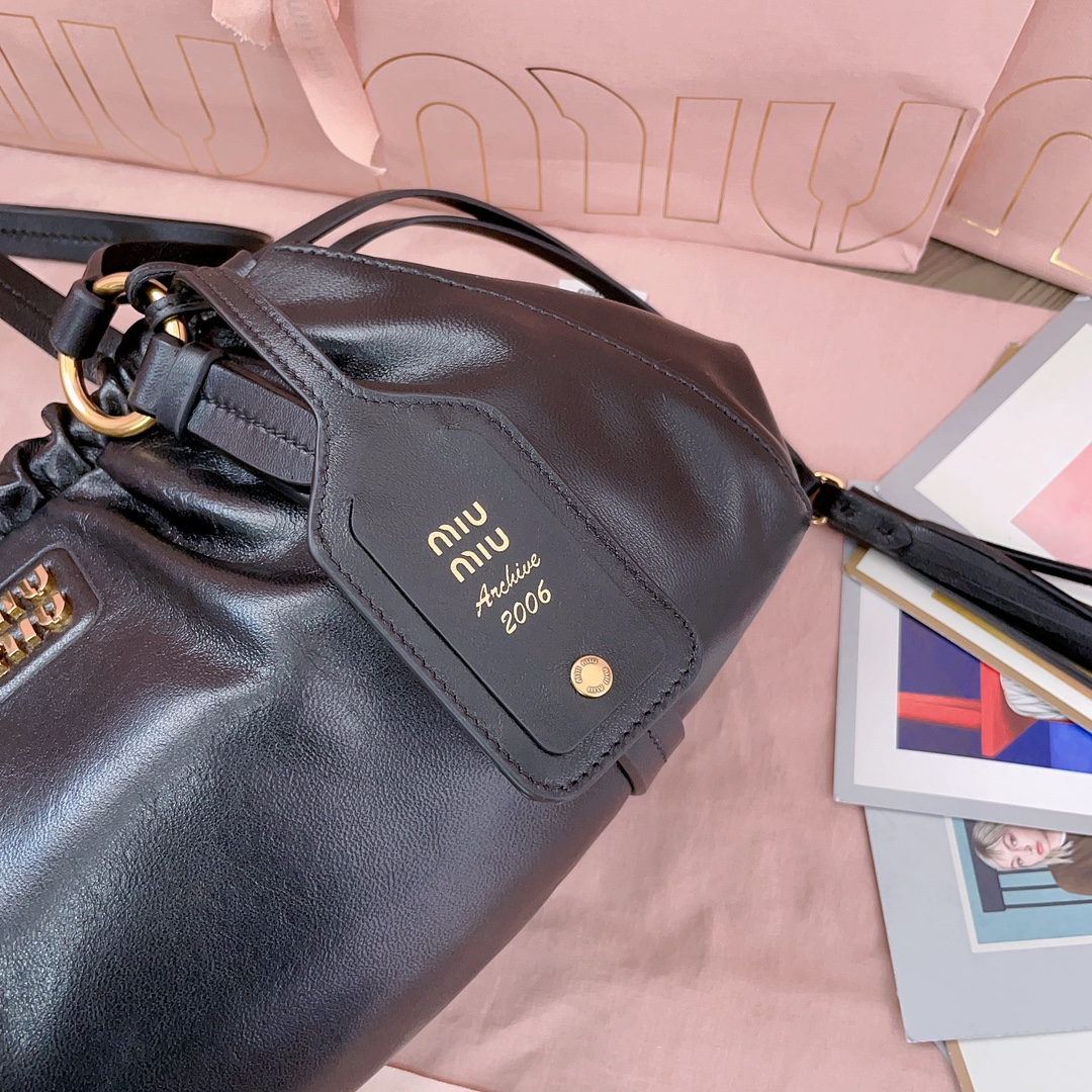 Bagsaaa Miu Miu Joie nappa leather bag 5BG306 black - 32x16x10.5 cm