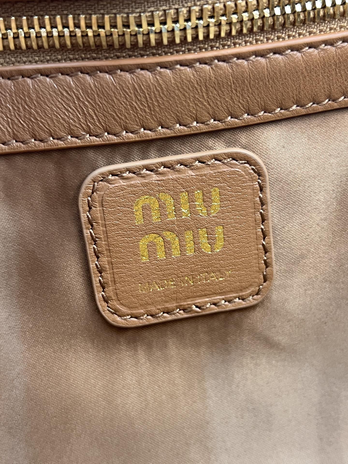 Bagsaaa Miu Miu Joie nappa leather bag 5BG306 brown - 32x16x10.5 cm