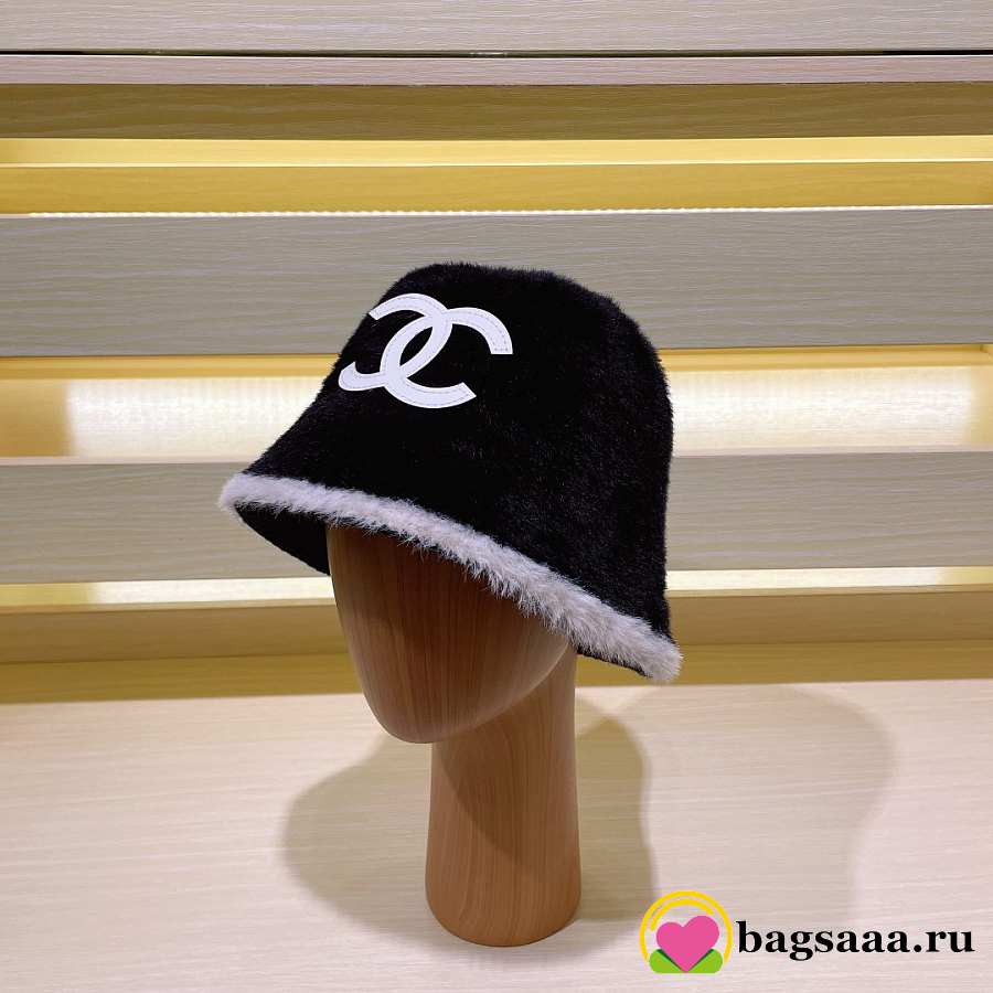 Bagsaaa Ch**el Fur Bucket Hat Black