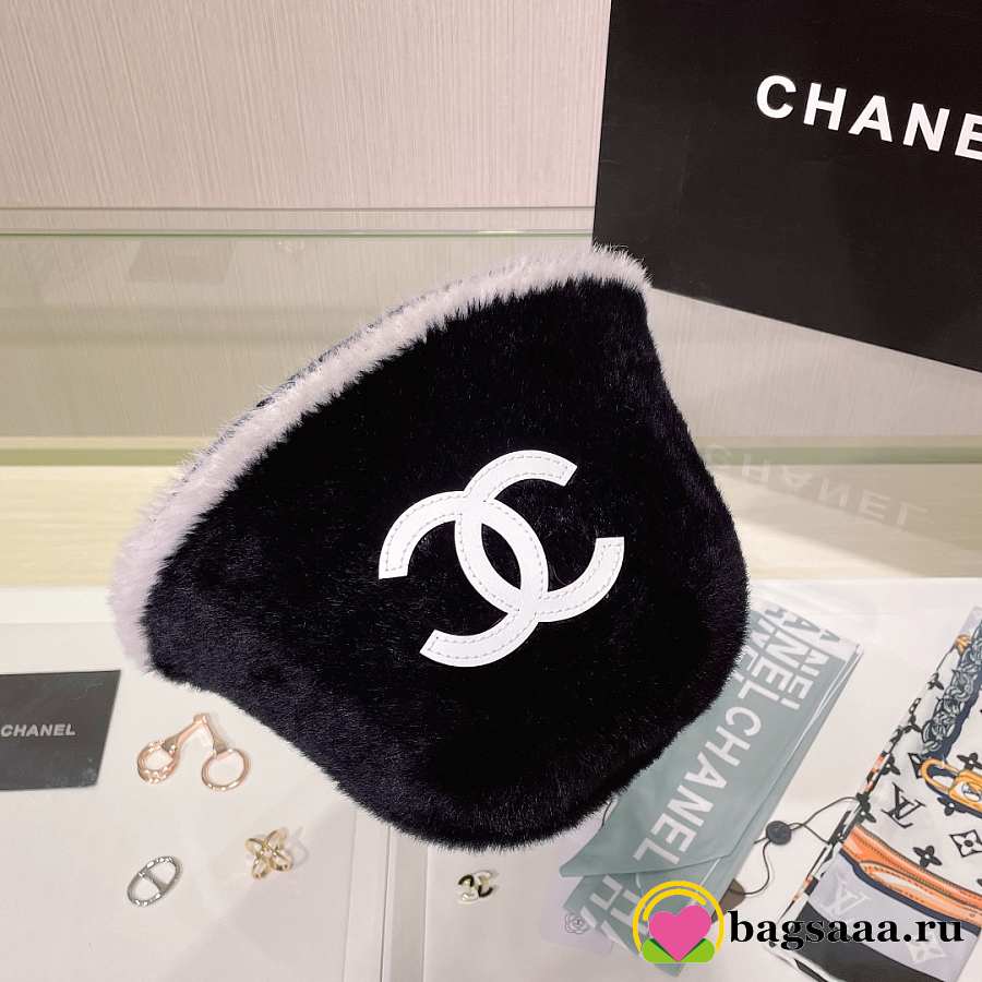 Bagsaaa Ch**el Fur Bucket Hat Black