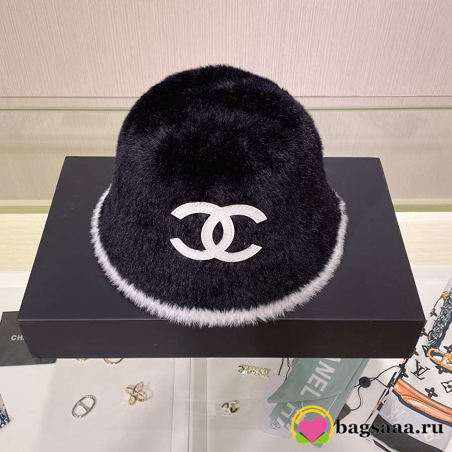 Bagsaaa Ch**el Fur Bucket Hat Black