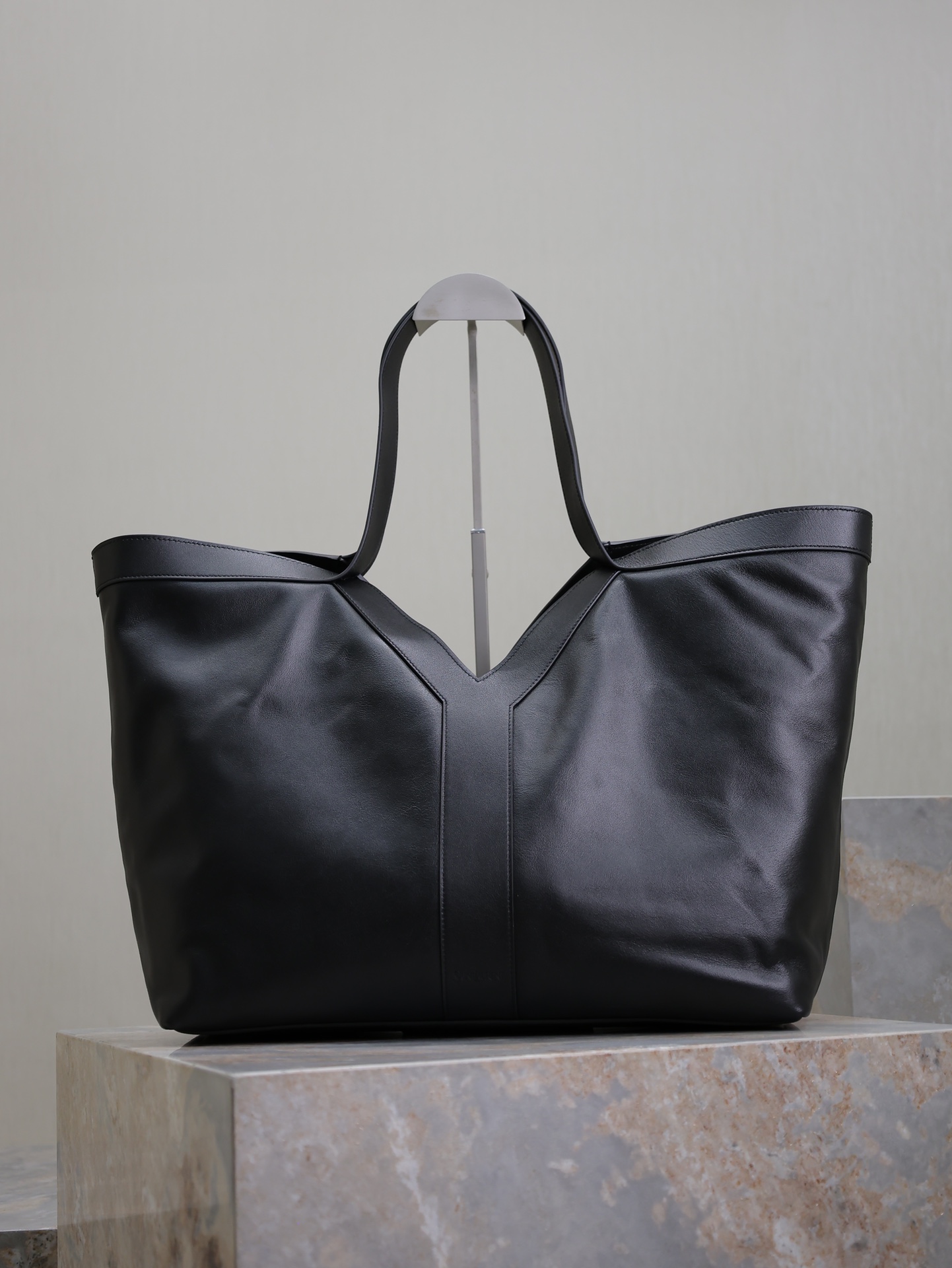 Bagsaaa Y51 Y Tote In Leather Black - 37 X 32 X 27–22 CM