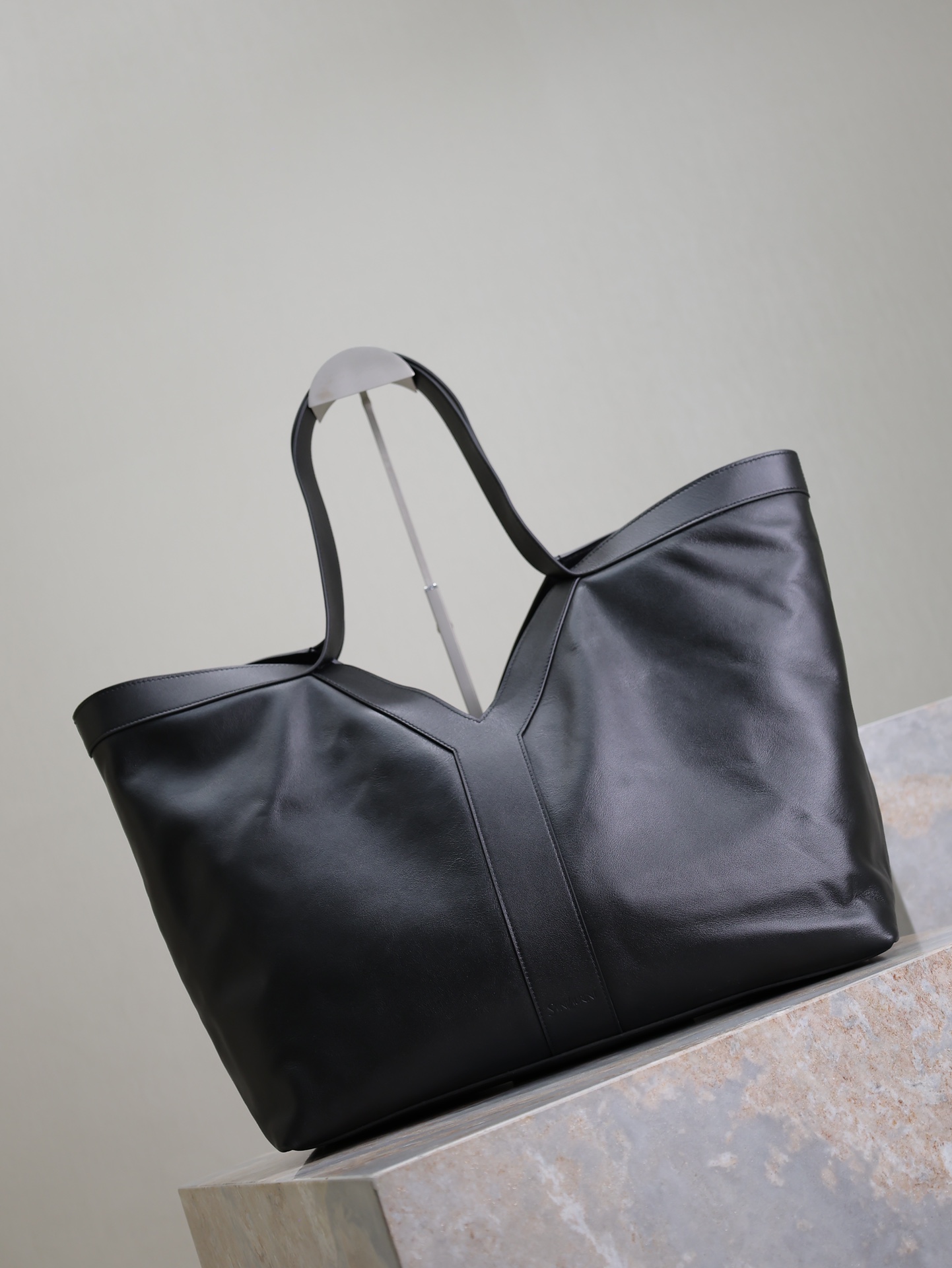 Bagsaaa Y51 Y Tote In Leather Black - 37 X 32 X 27–22 CM