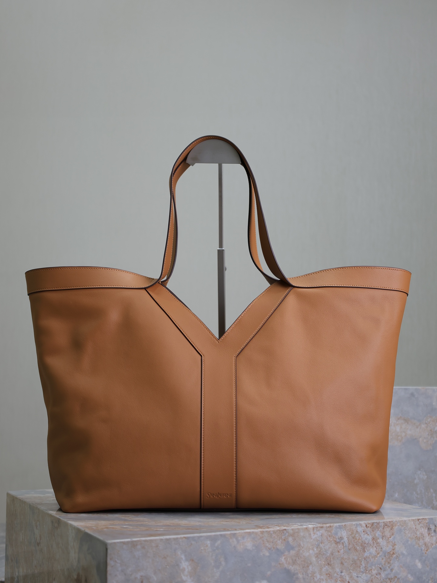 Bagsaaa Y51 Y Tote In Leather Brown - 37 X 32 X 27–22 CM