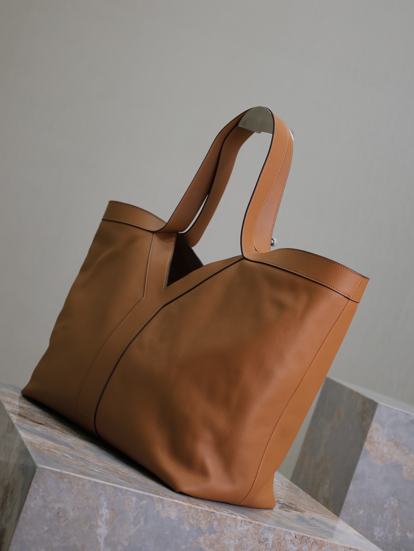 Bagsaaa Y51 Y Tote In Leather Brown - 37 X 32 X 27–22 CM
