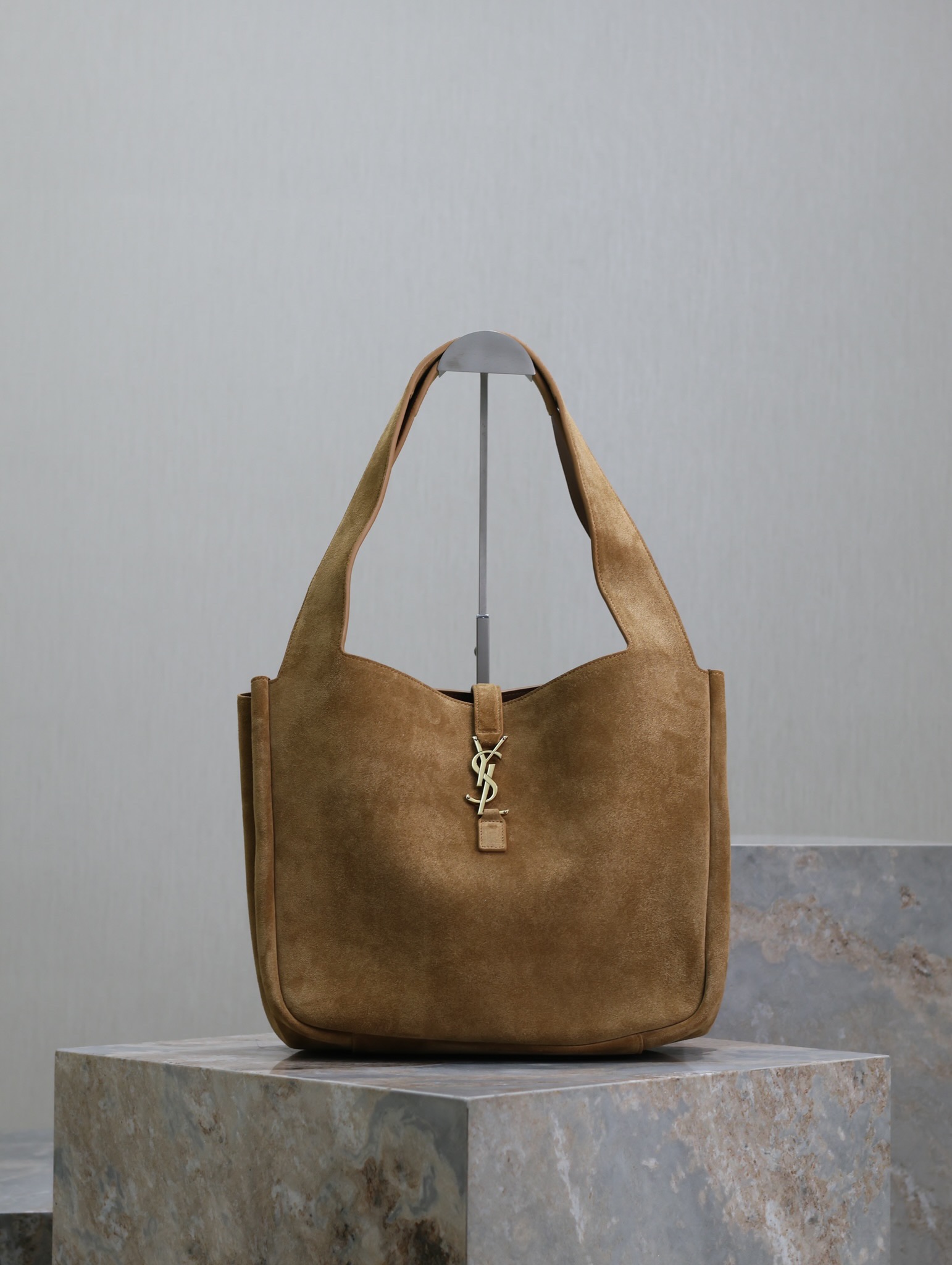 Bagsaaa Y51 LE 5 À 7 BEA in suede beige - 50 X 28 X 18 CM