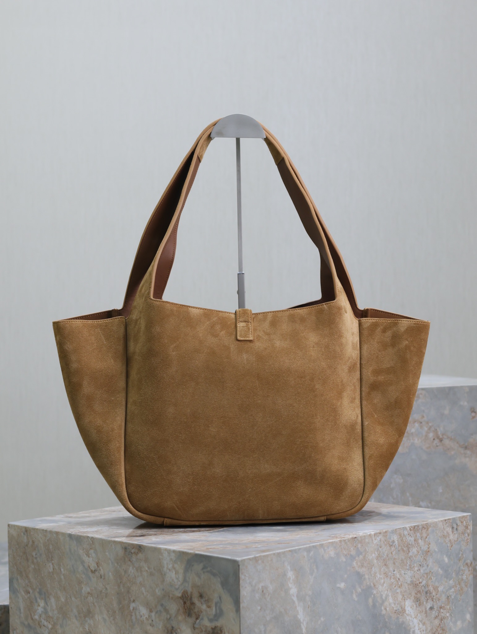 Bagsaaa Y51 LE 5 À 7 BEA in suede beige - 50 X 28 X 18 CM