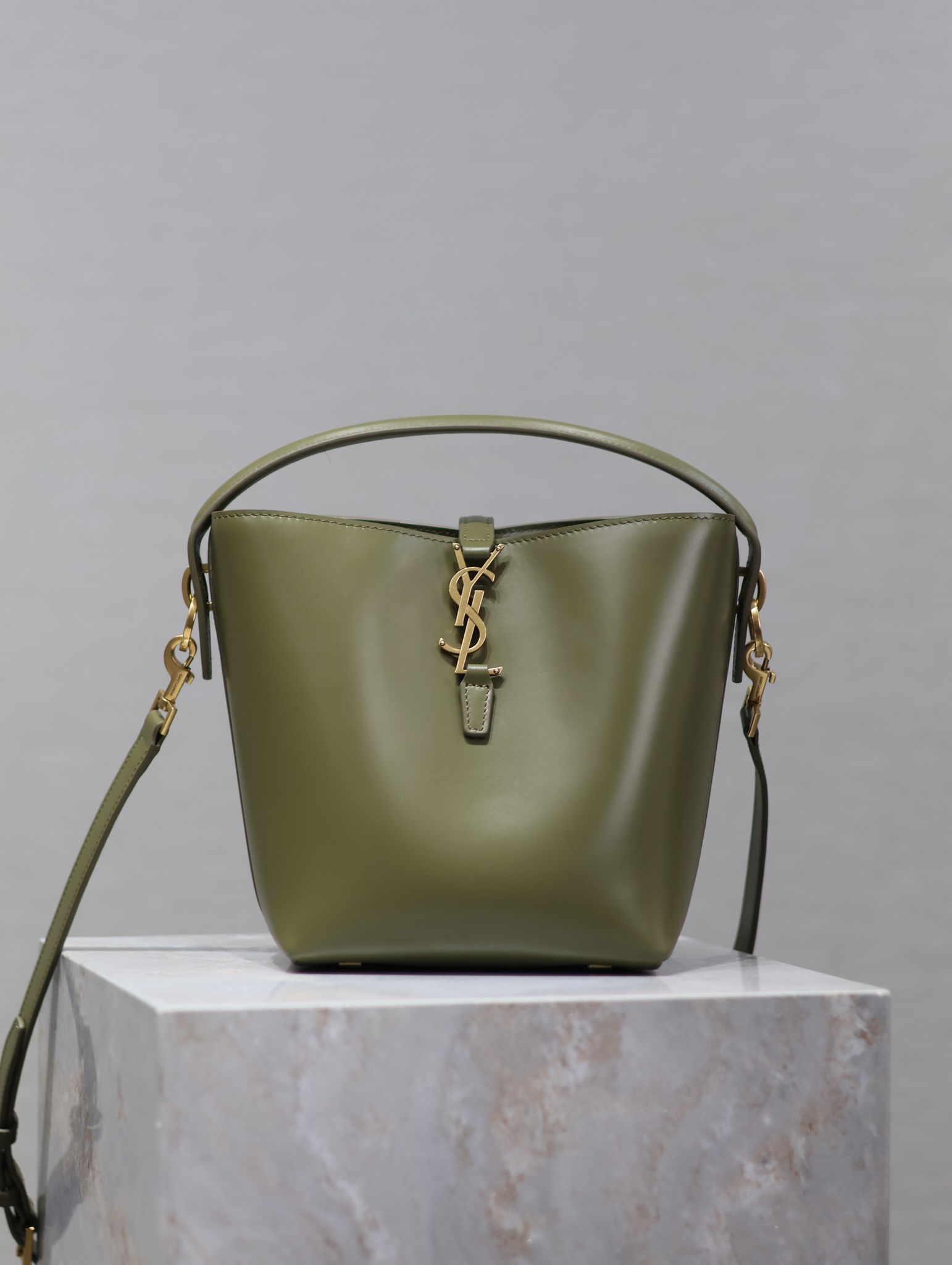 Bagsaaa Y51 LE 37 small in shiny leather 749036 green - 17 X 20 X 13 CM