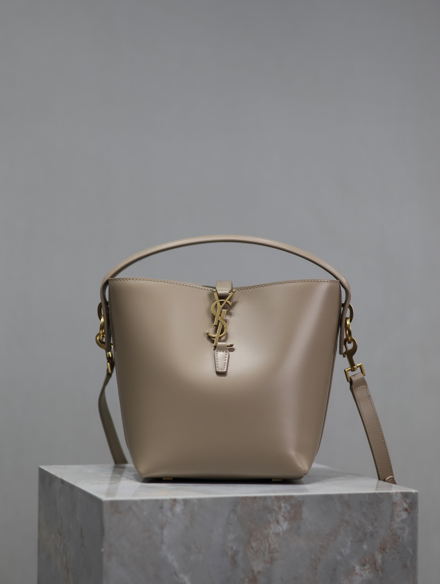 Bagsaaa Y51 LE 37 small in shiny leather 749036 beige - 17 X 20 X 13 CM