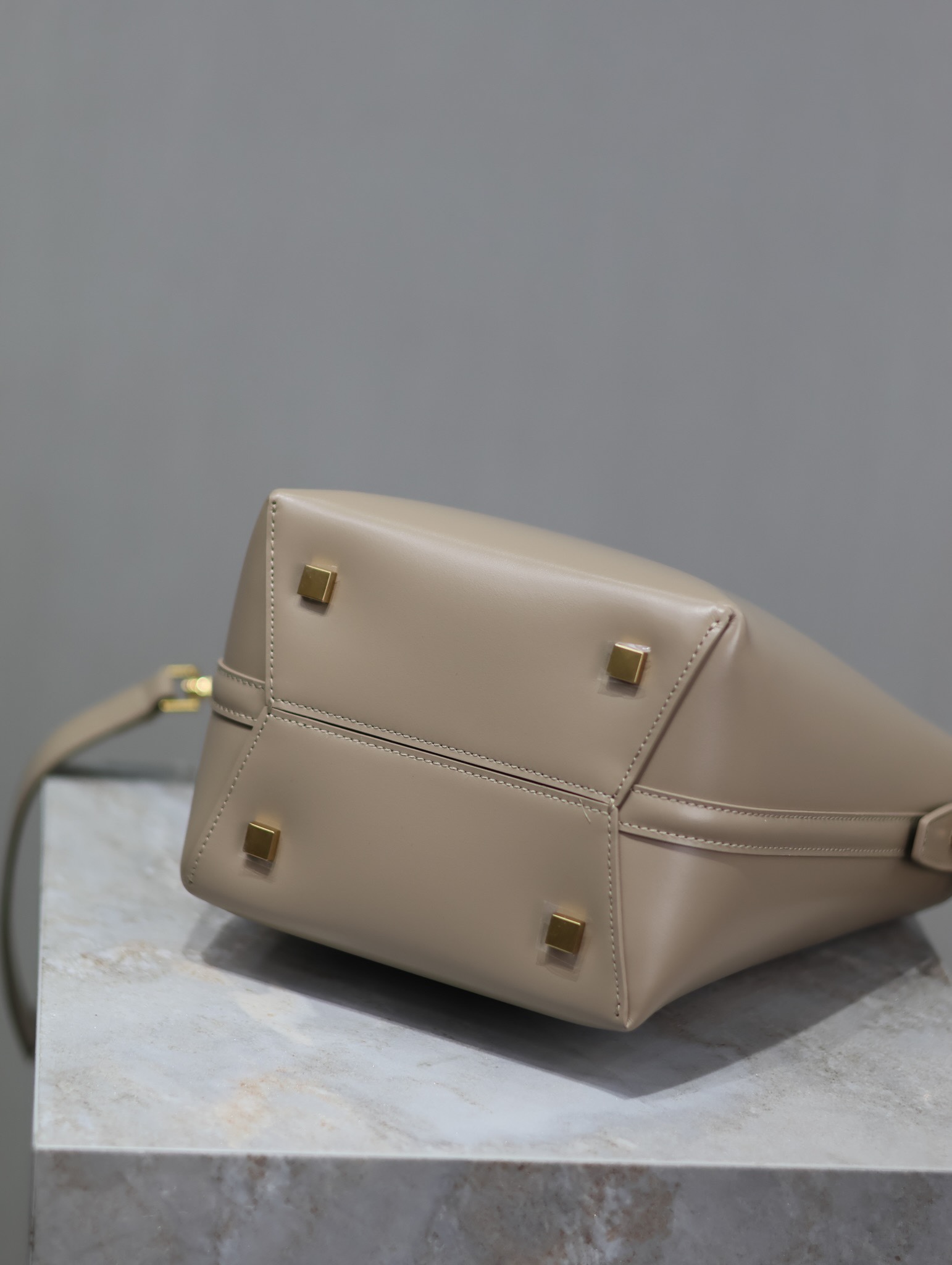 Bagsaaa Y51 LE 37 small in shiny leather 749036 beige - 17 X 20 X 13 CM