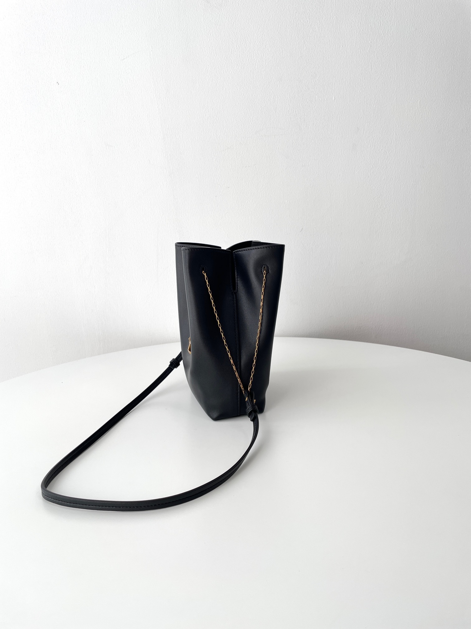 Bagsaaa Y51 Pochon in lambskin 801070 black - 20x24x3 cm
