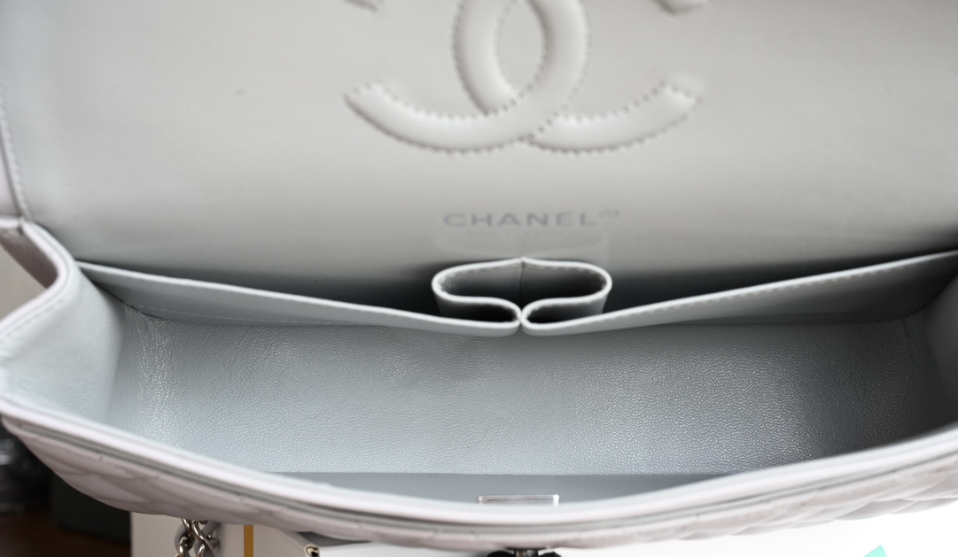 Bagsaaa Ch**el Classic 11.12 Handbag Lambskin & Gold-Tone Metal Light Gray A01112 - 15.5 x 25.5 x 6.5cm