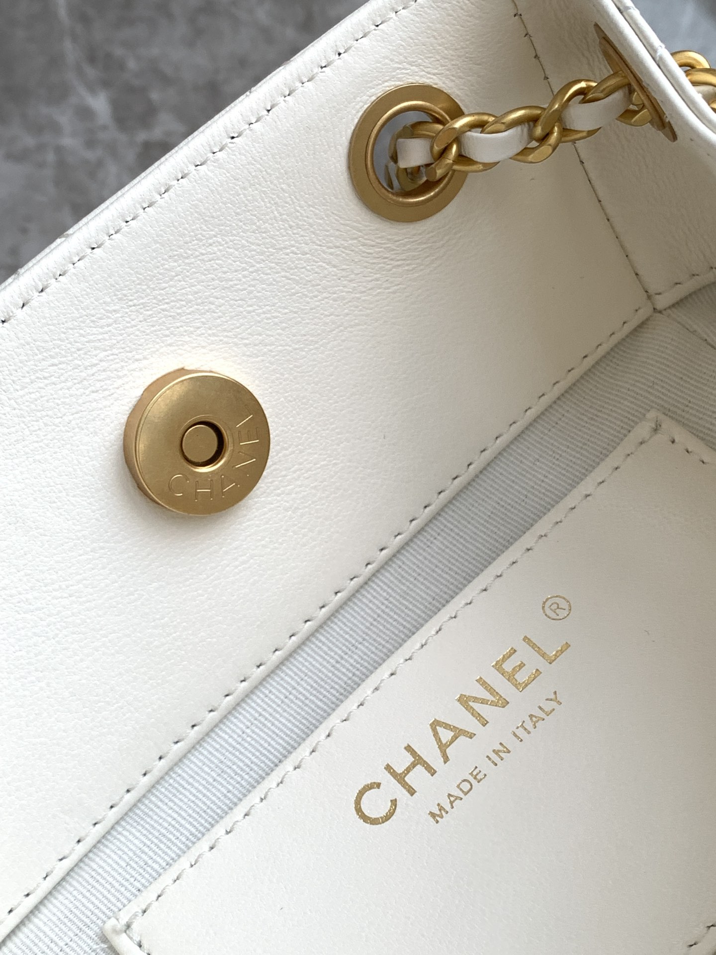 Bagsaaa Ch**el Backpack AS5310 White Lambskin - 24.5 x 18 x 8cm
