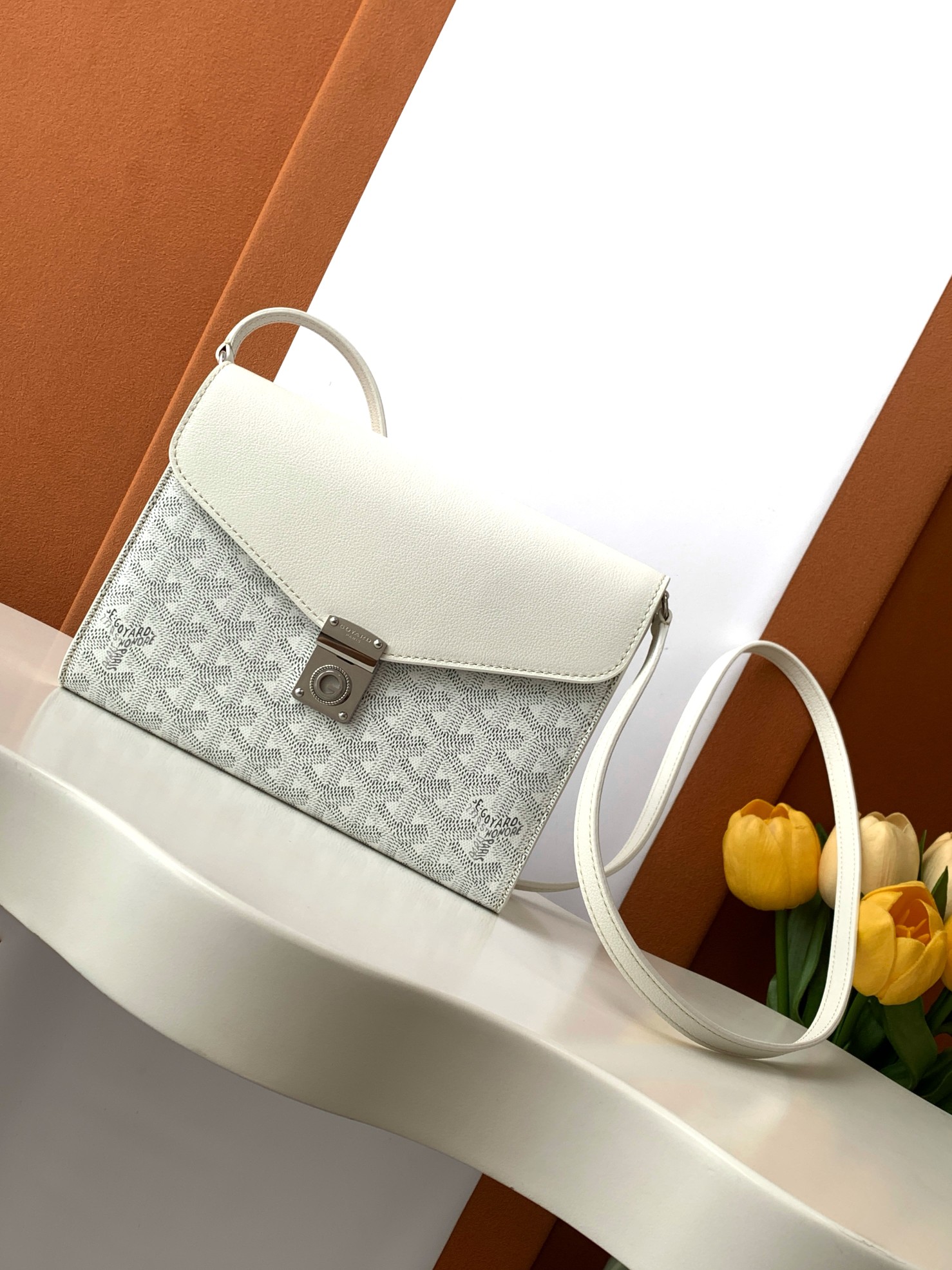 Bagsaaa G09ard Chypre Wallet-Pouch White - 21 x 4 x 16 cm
