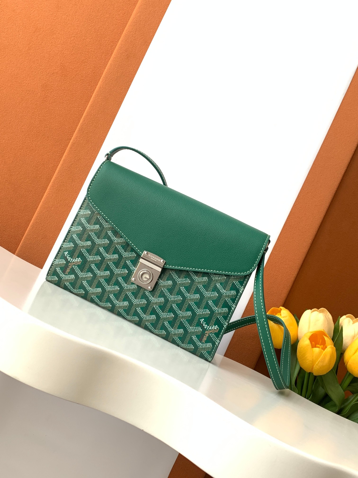 Bagsaaa G09ard Chypre Wallet-Pouch Green - 21 x 4 x 16 cm