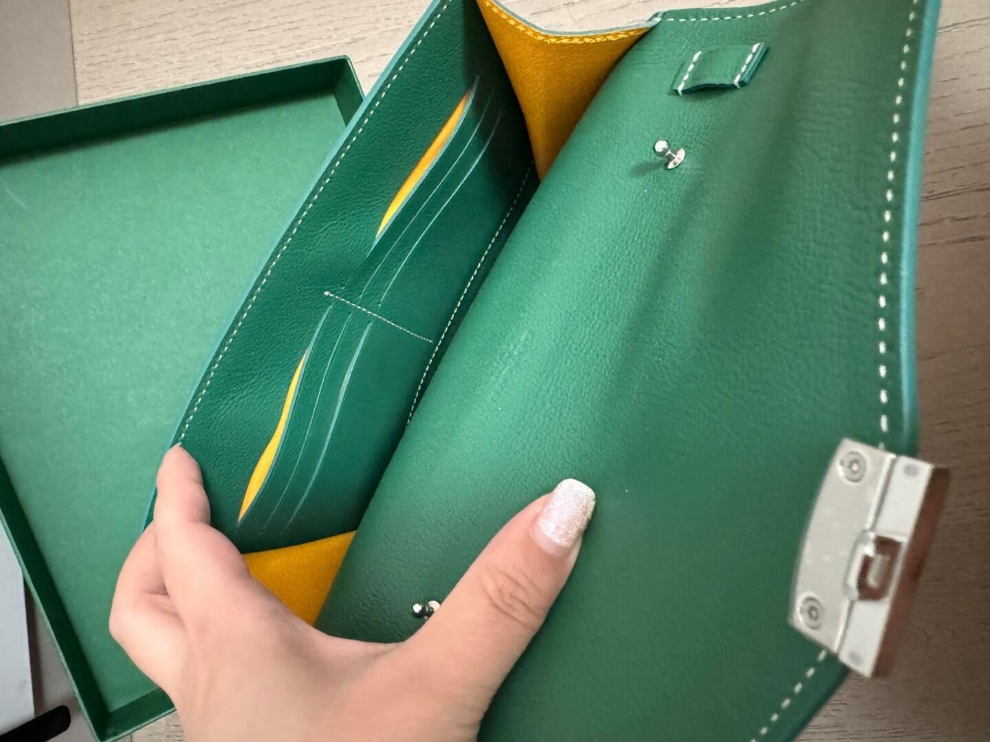 Bagsaaa G09ard Chypre Wallet-Pouch Green - 21 x 4 x 16 cm