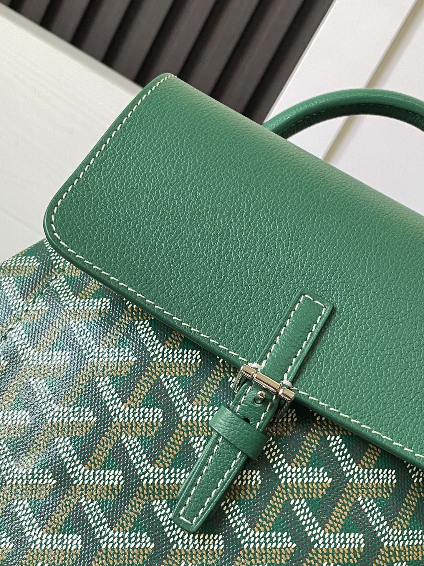 Bagsaaa G09ard Alpin Mini Backpack Green - 23 x 9.5 x 19 cm