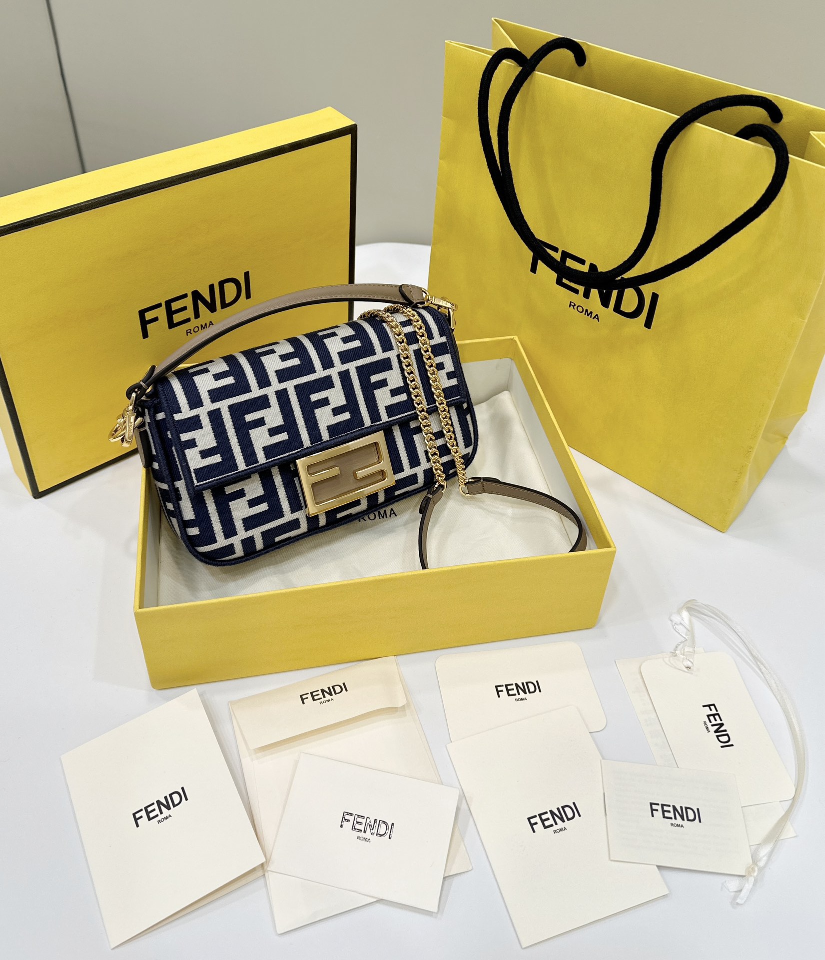 Bagsaaa F**di Baguette Mini Blue FF jacquard fabric bag - 20x5x13 cm