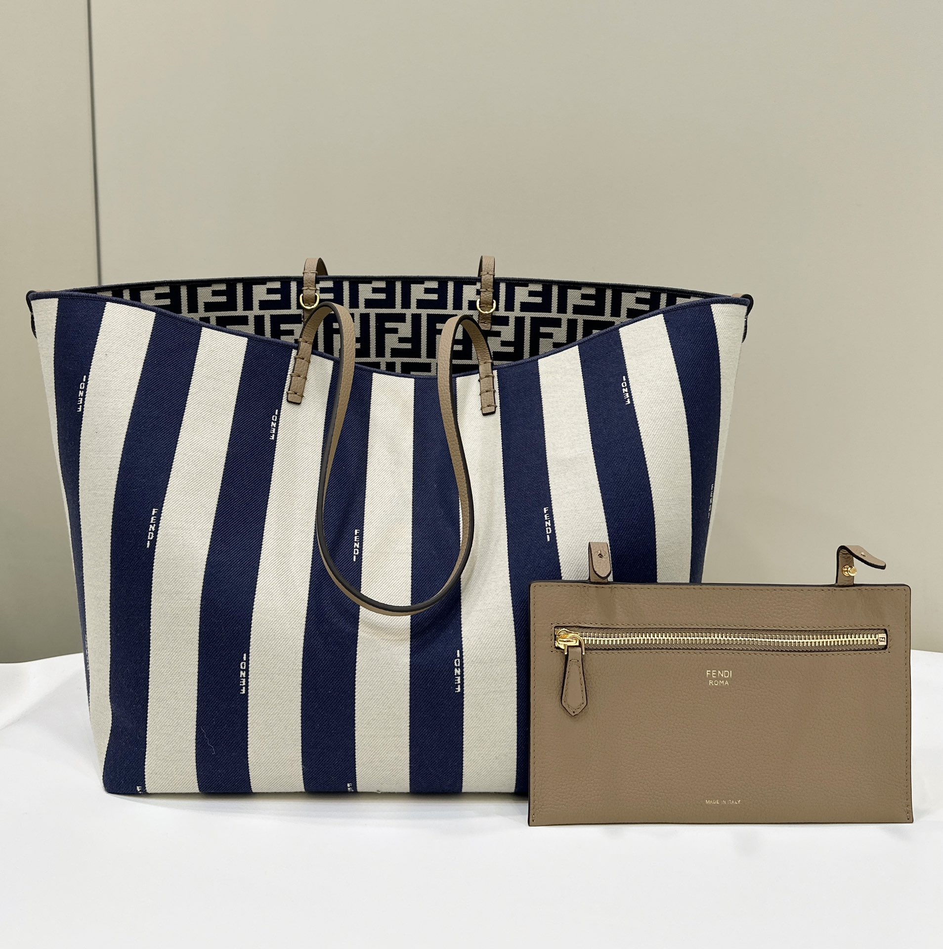 Bagsaaa F**di Large Roll Reversible shopper in Pequin striped and midnight blue FF fabric - 35cm