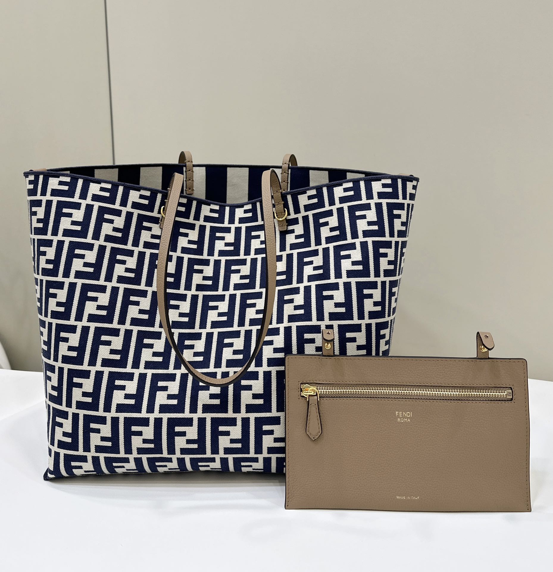 Bagsaaa F**di Large Roll Reversible shopper in Pequin striped and midnight blue FF fabric - 35cm