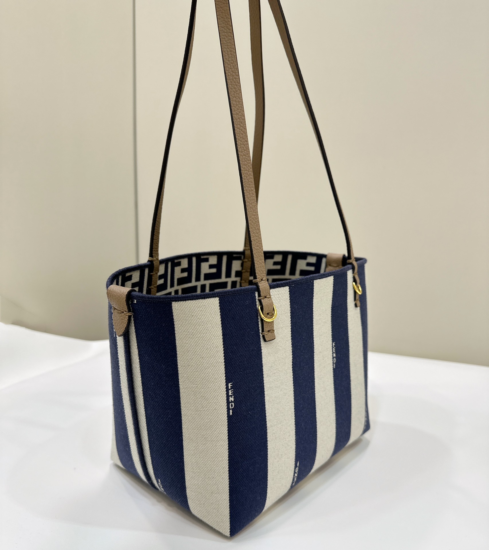 Bagsaaa F**di Small Roll Reversible shopper in Pequin striped and midnight blue FF fabric - 23cm