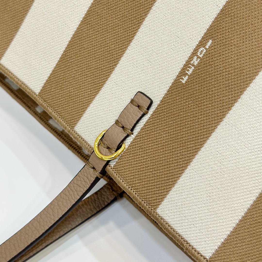 Bagsaaa F**di Small Roll Reversible shopper in Pequin striped and beige FF fabric - 23cm
