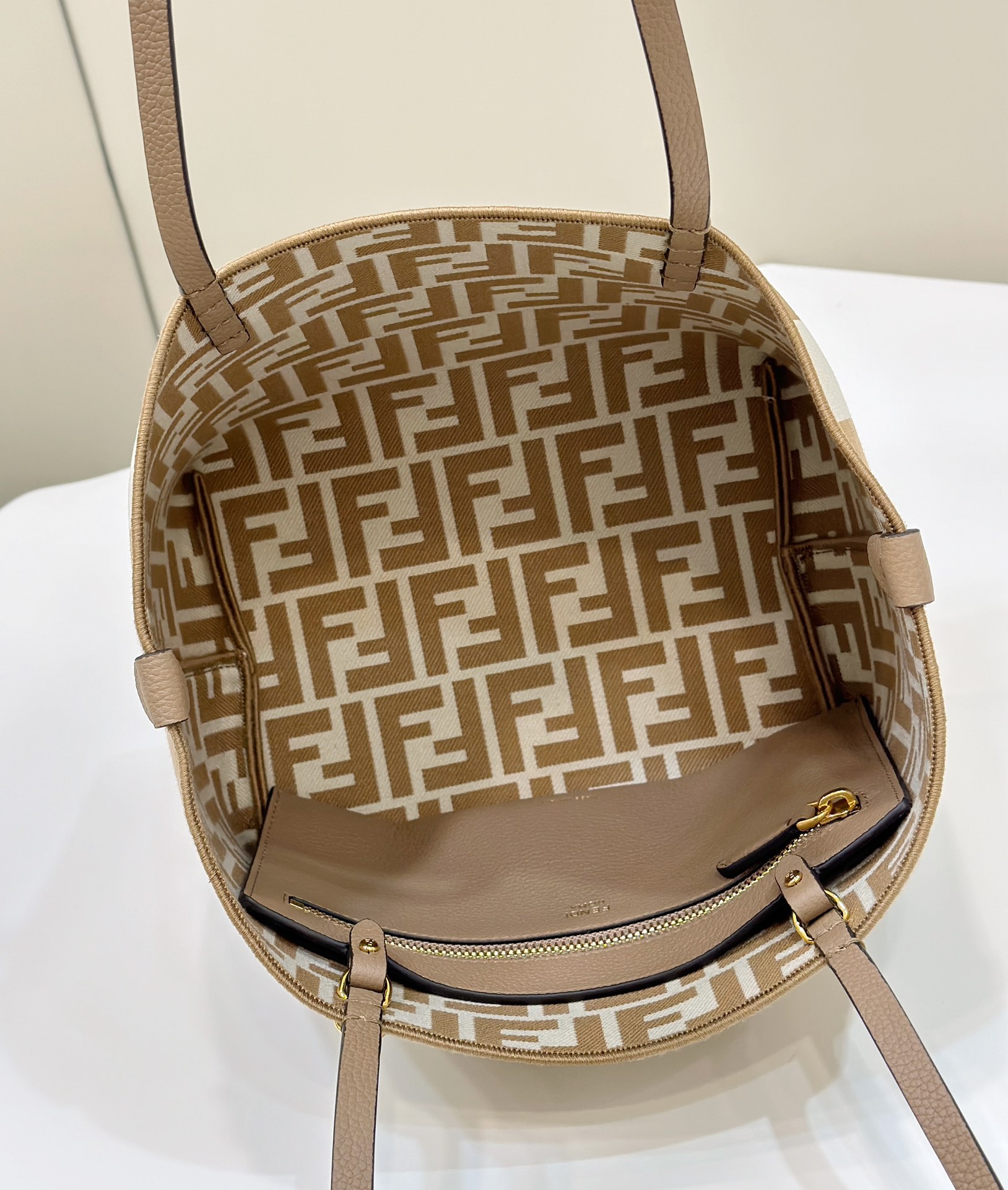Bagsaaa F**di Small Roll Reversible shopper in Pequin striped and beige FF fabric - 23cm