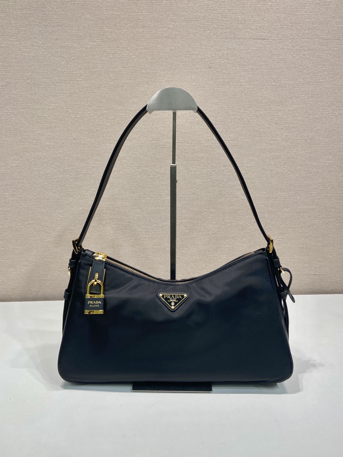 Bagsaaa Pra*a Aimée large Re-Nylon and leather shoulder bag with padlock 1BC232 black - 34cm